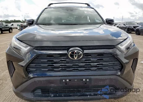 2023 Toyota Rav4 Xle z USA, uszkodzony, nr VIN 2T3W1RFV7PW276311